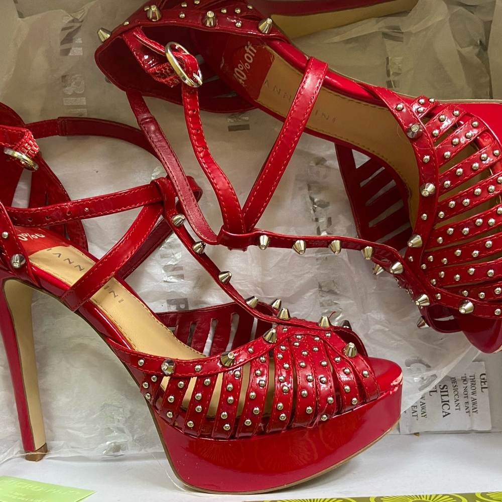 Gianni Bini Pink red spikes platform heels